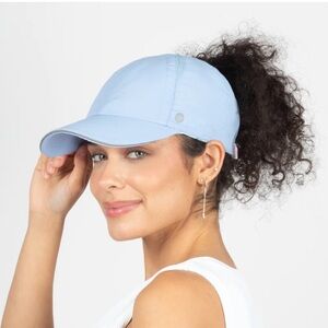 NWOT MIA REFLECTIVE SANDWICH BRIM ACTIVE PONYTAIL CAP Light Blue Lightweight Hat